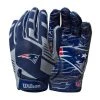 Wilson NFL Stretch Fit Youth Receivers Gloves - New England Patriots 2 Wilson NFL Stretch Fit Youth Receivers Gloves - New England Patriots -Nike Geschäft wilson nfl stretch fit youth receivers gloves new england patriots